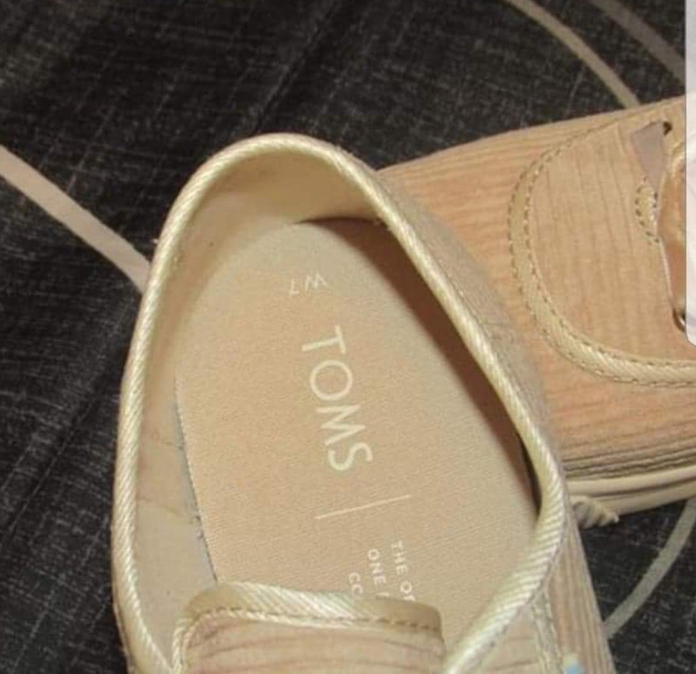 Shoes - Picture 2 of 5